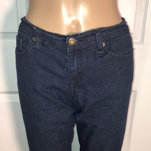 Forever 21 Jeans. 27 - Picture 2 of 8